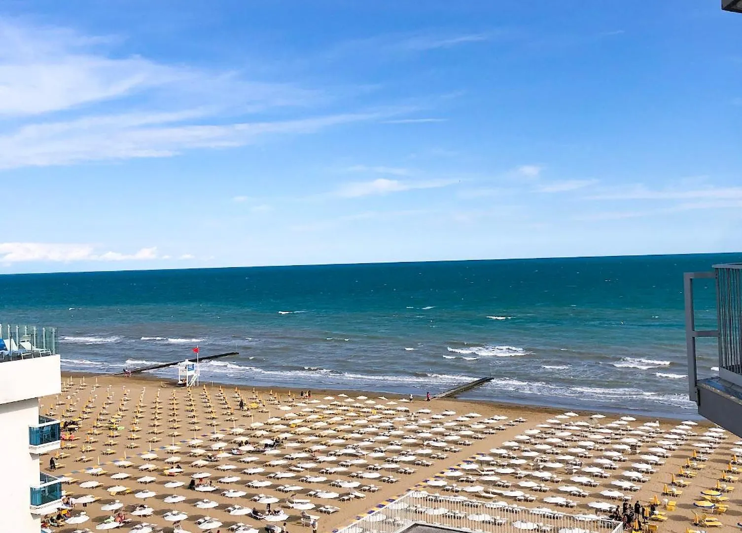 Vista Mare, Centrale - Centro Commerciale Lido di Jesolo 0*,  Italia